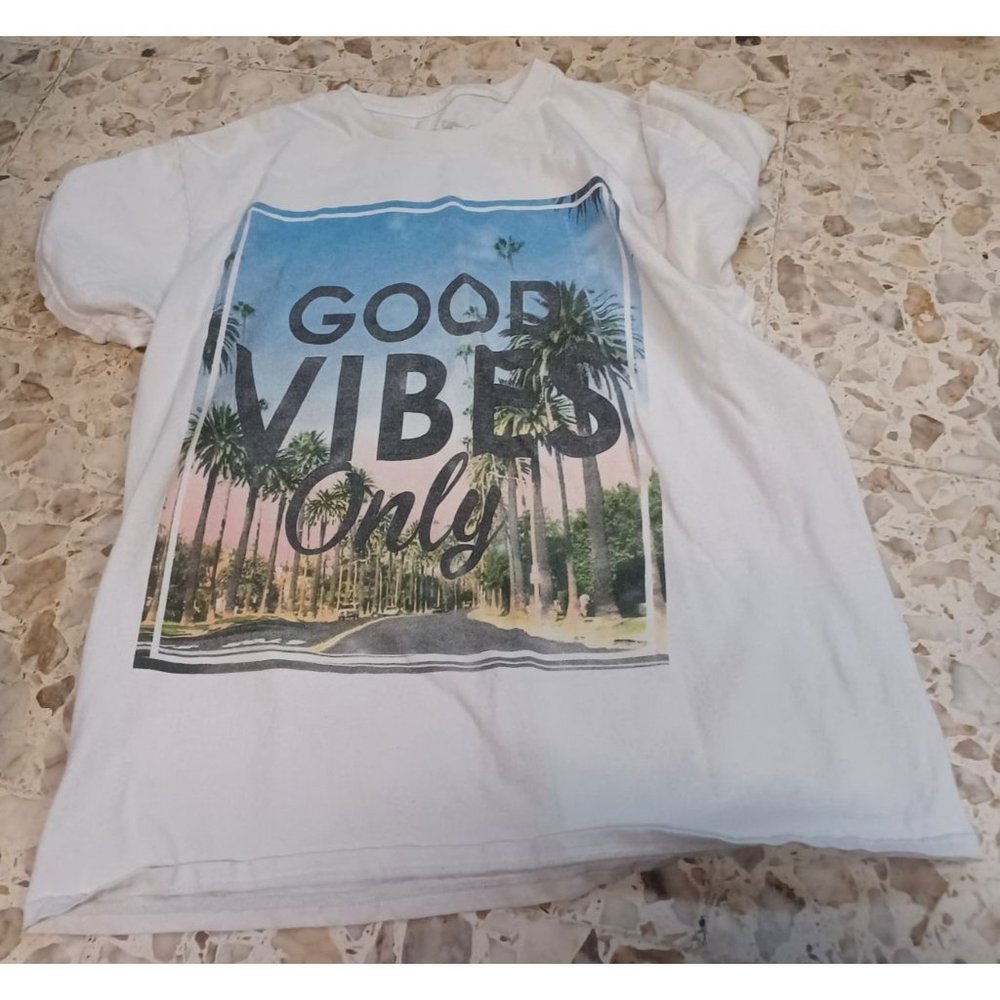 Good Vibes Only Graphic Tee Medium Short Sleeve